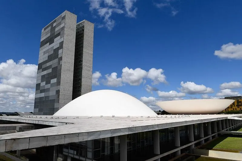 Homem é detido ao tentar entrar armado no Congresso