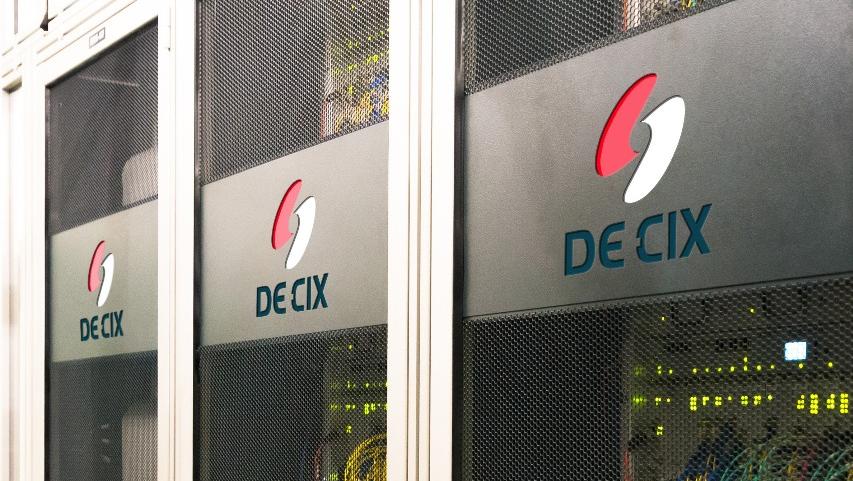 Maior empresa de tráfego de dados do mundo analisa entrada no Ceará
