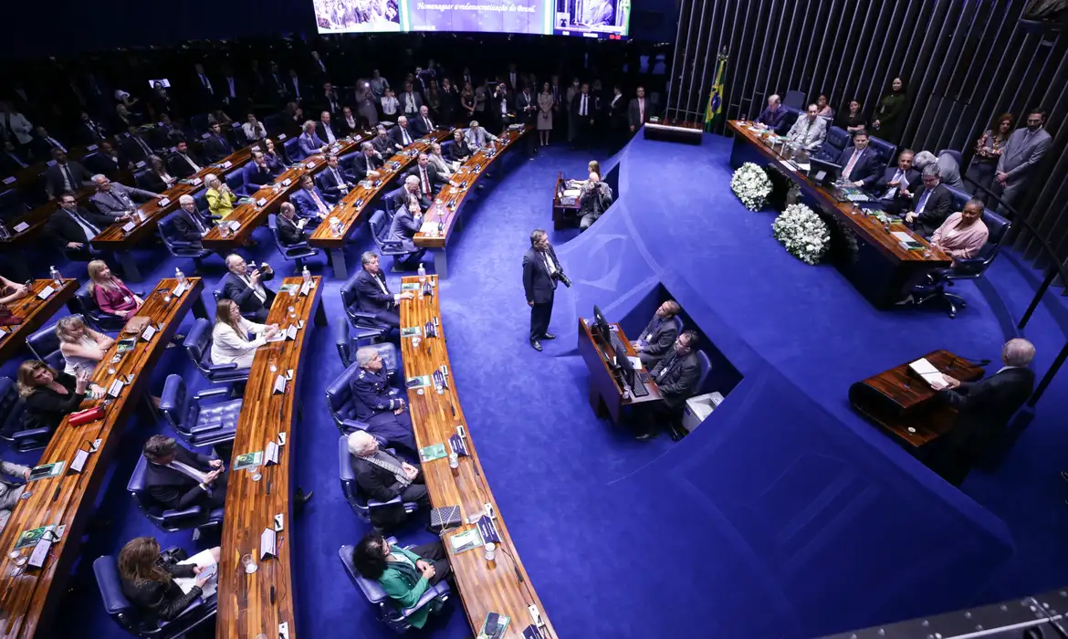 Senado celebra 40 anos da redemocratização em meio a debate sobre anistia