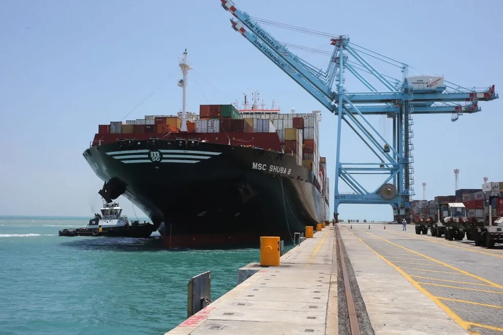Portos brasileiros movimentam 95% das exportações e importações