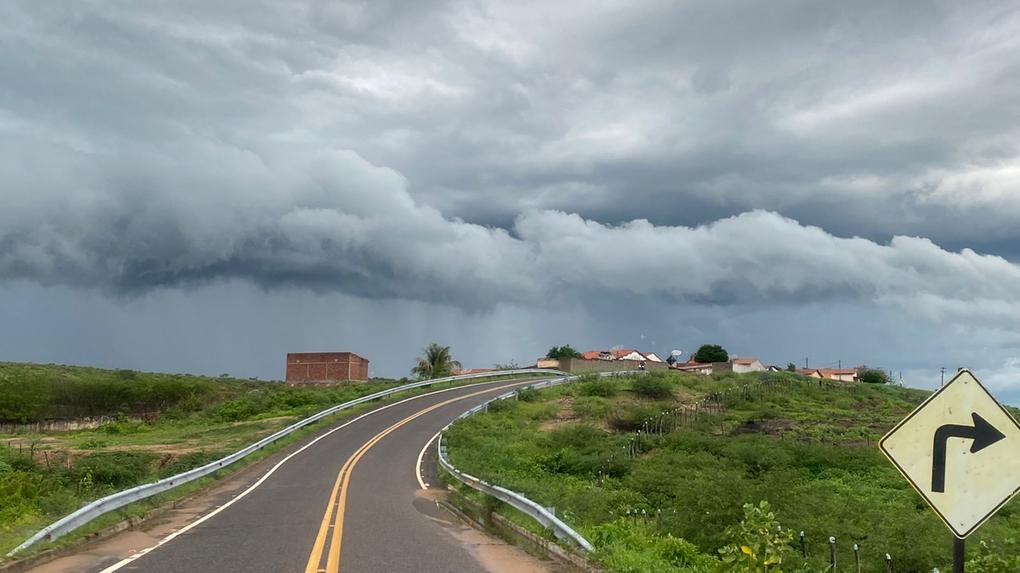 Alerta de chuvas intensas atinge 167 cidades cearenses, nesta segunda, 21
