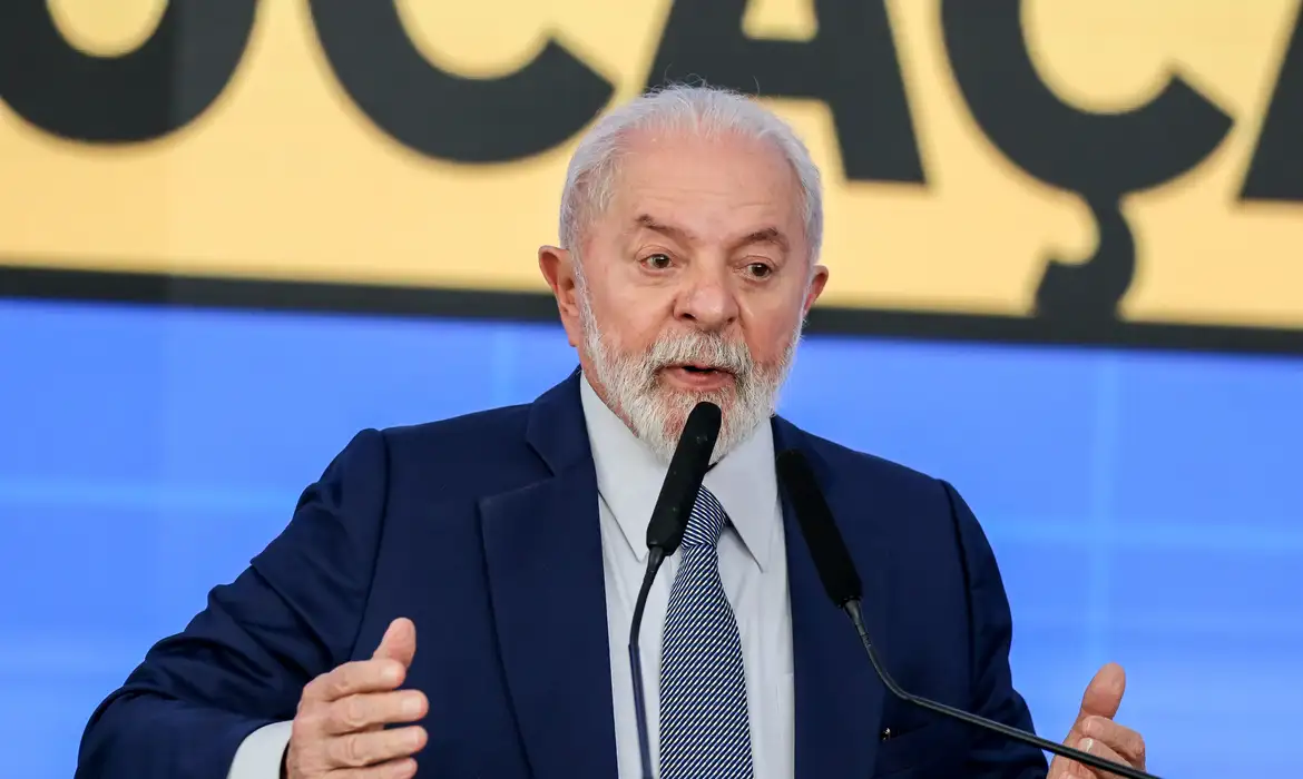 Governo projeta salário mínimo de R$ 1.627 para o ano de 2026