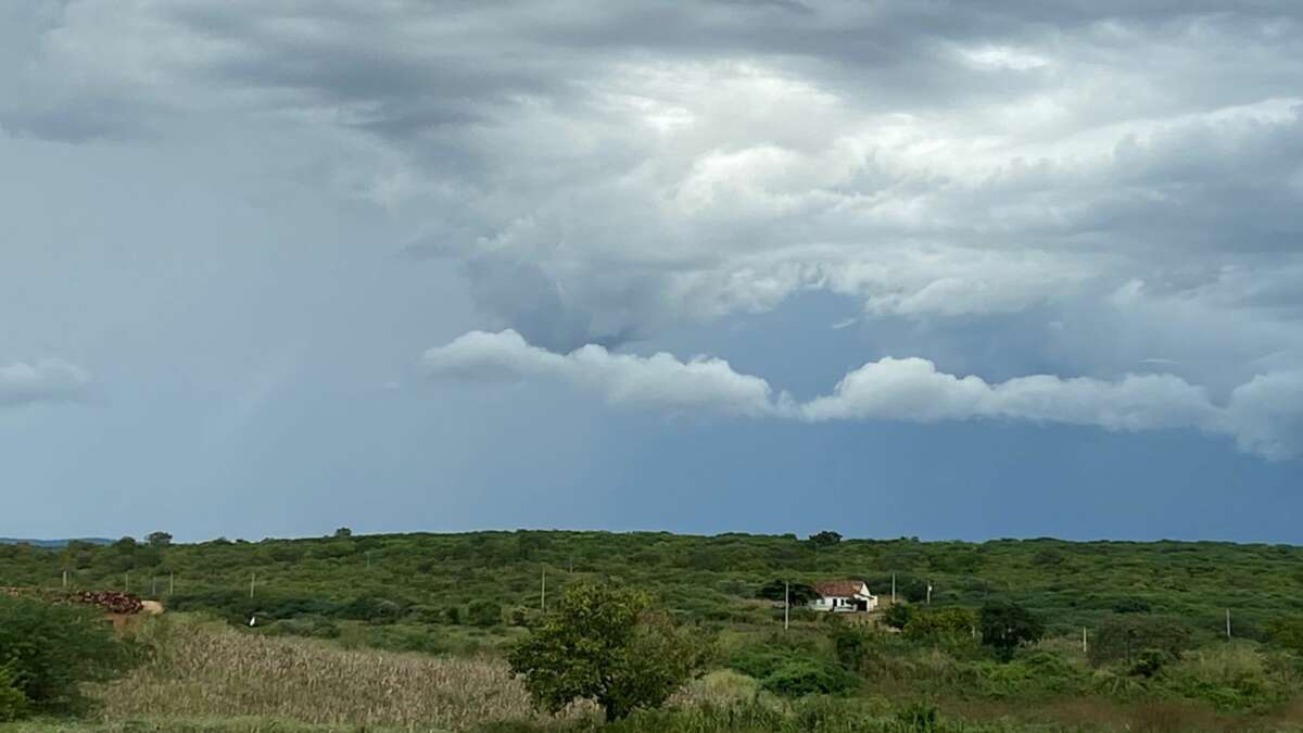 Inmet alerta para chuvas intensas em Fortaleza e interior