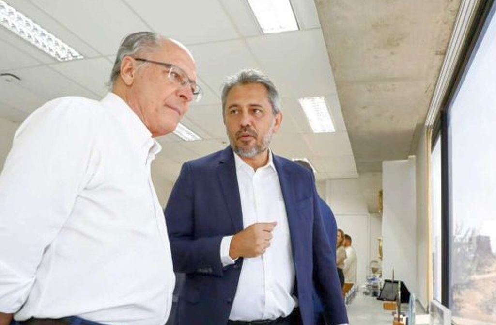 Elmano articula medidas com Alckmin para enfrentar tarifaço