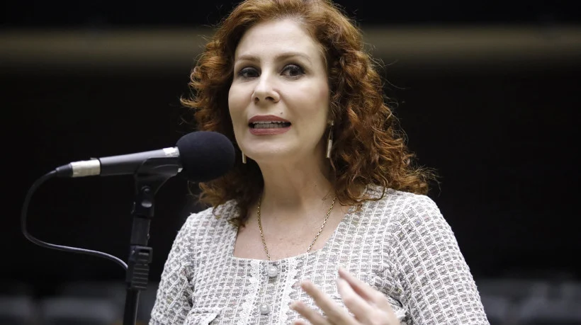 Deputada Carla Zambelli é presa em Roma pela polícia italiana