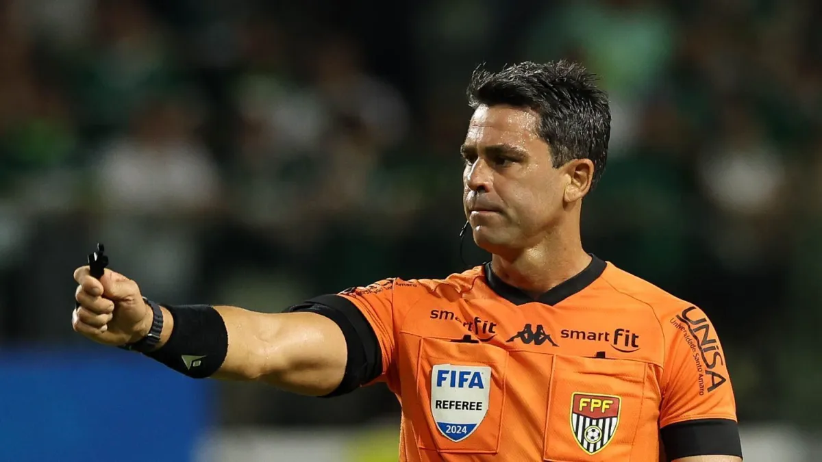 Vasco pede afastamento de árbitro após expulsão por cera
