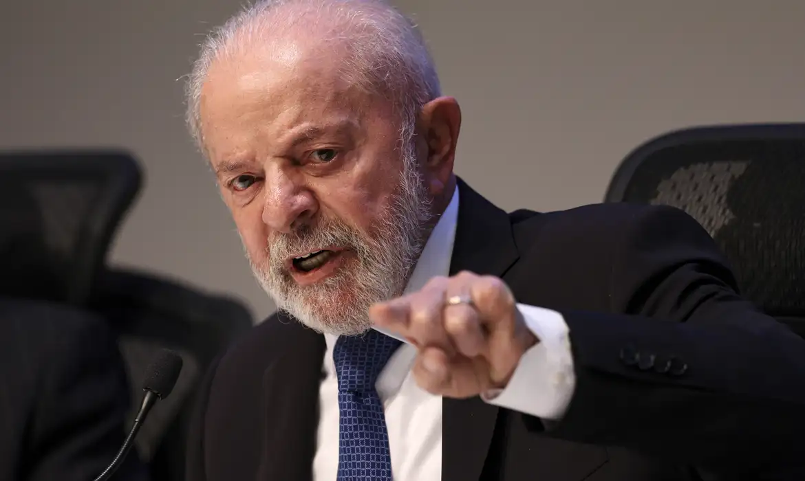 Lula a Bolsonaro: “Ô cara de pau, se defenda!”