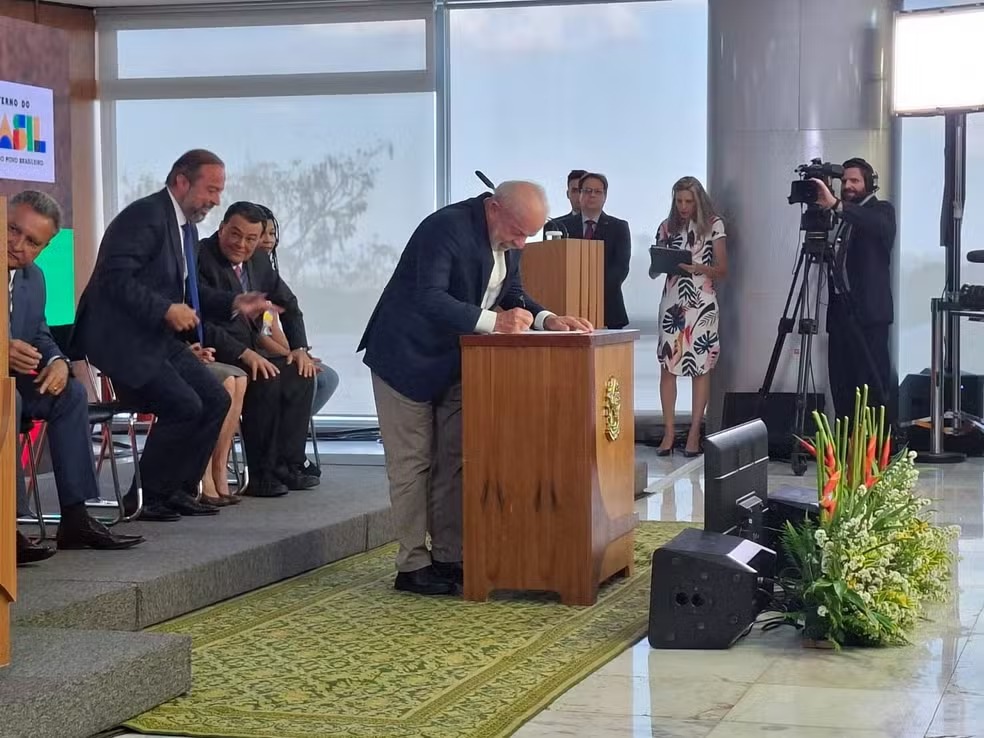 Lula sanciona lei que amplia tarifa social de energia para famílias de baixa renda