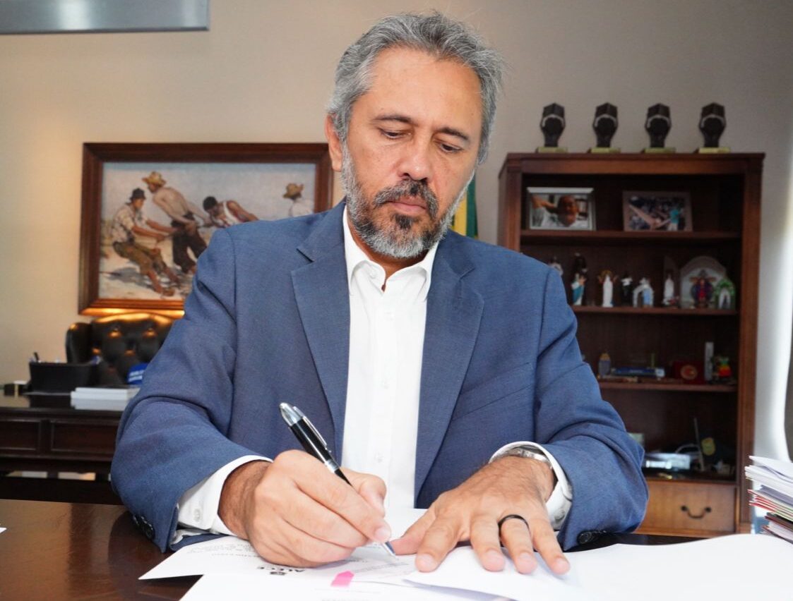 Governo do Ceará abre edital com 200 vagas para ampliar carga horária para professores