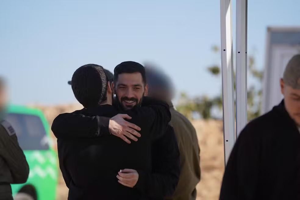 Hamas liberta reféns israelenses após dois anos em cativeiro
