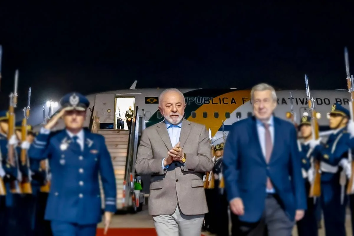 Avião com Lula tem falha no motor e comitiva deixa aeronave antes da decolagem