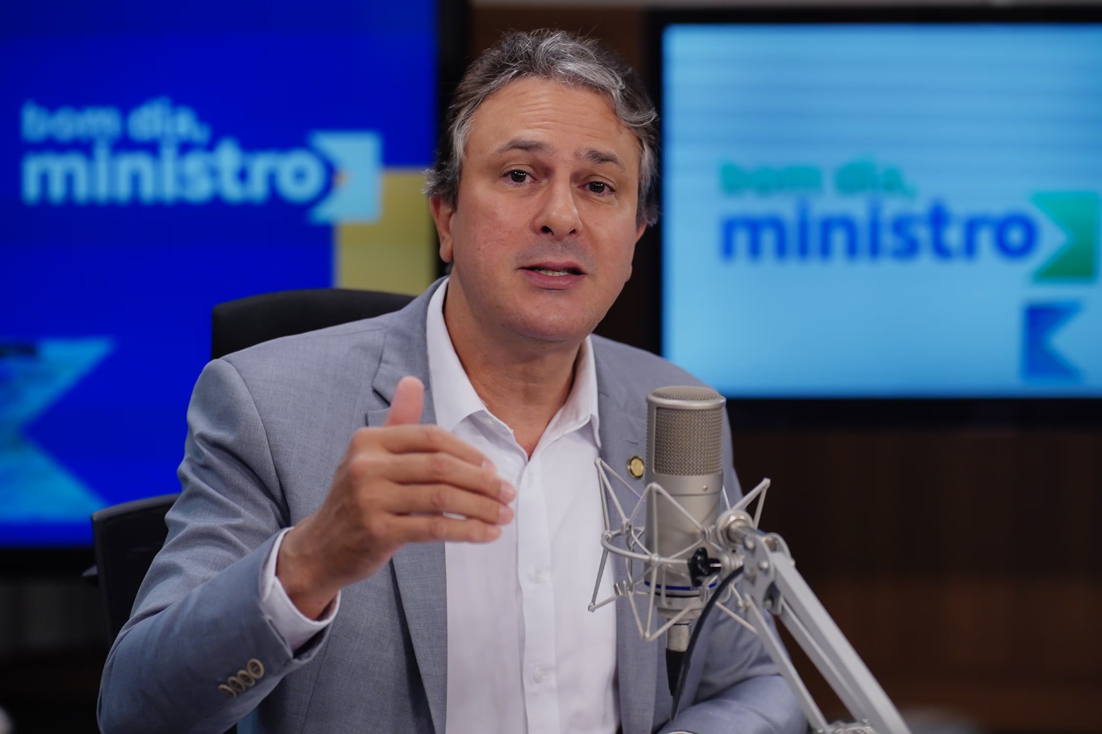 Camilo confirma que sairá do MEC para apoiar Lula e Elmano no Ceará